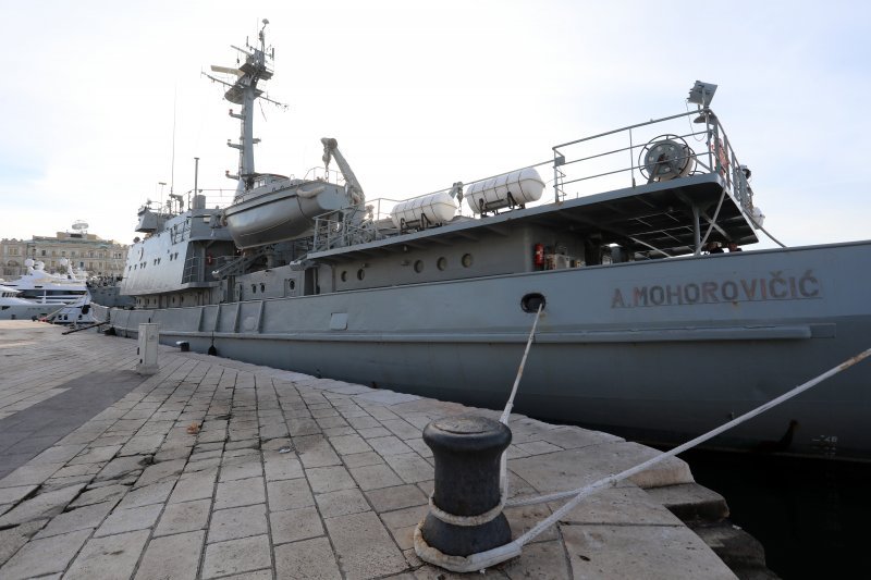 Brod HRM-a Andrija Mohorovičić u riječkoj luci