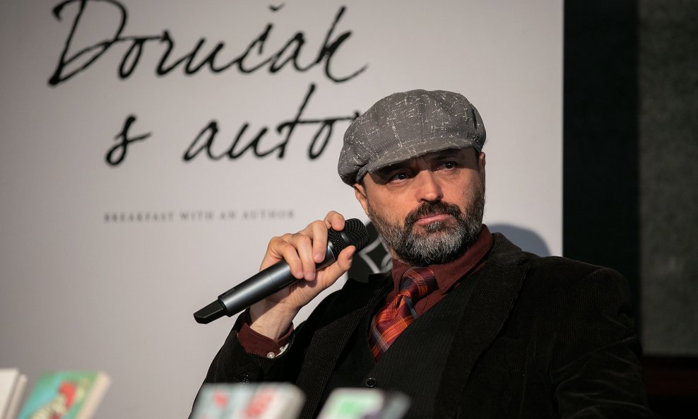 Damir Karakaš na pulskom sajmu knjiga, foto: Manuel Angelini