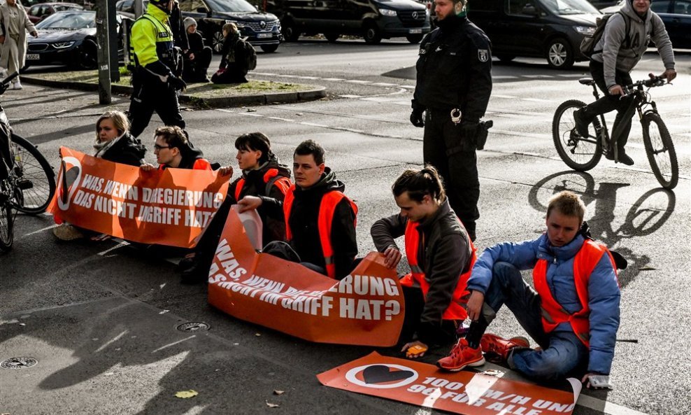 Klimatski aktivisti blokirali su prometnice u Berlinu