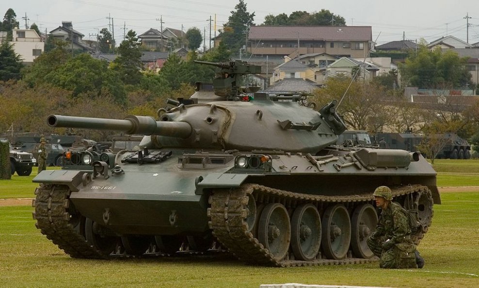 Tenk Tip 74 u jednom od japanskih nastavno-obučnih središta