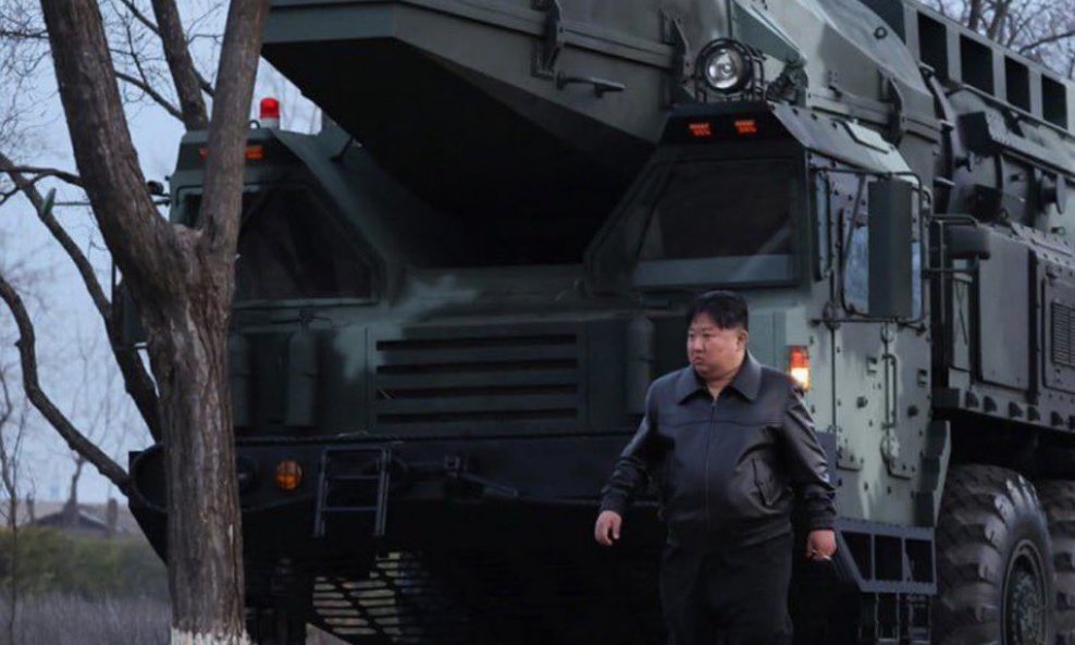 Prikaz novog sustava nije mogao proći bez prisustva diktatora Kim Jong-una