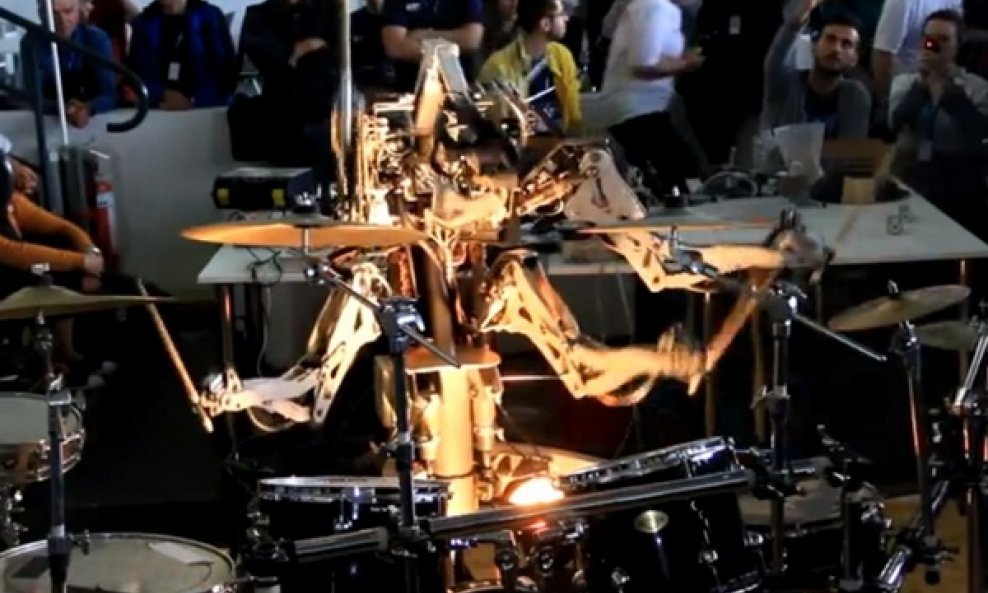 Robot bubnjar