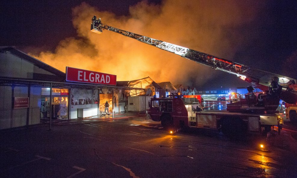 Veliki požar u Elgradu izazvao bacivši neugašene opuške u plastičnu vreću u skladištu