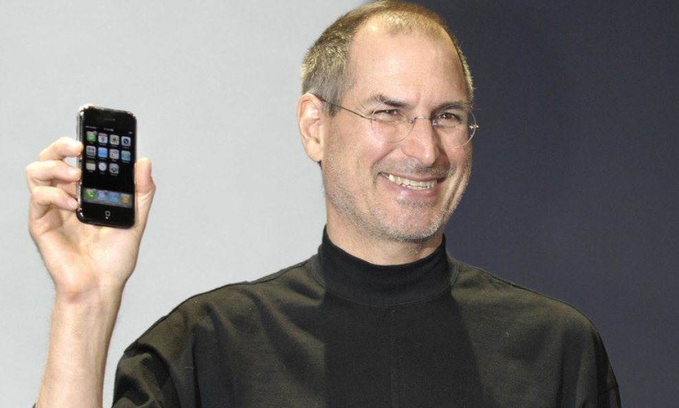 Steve Jobs je prije malo više od 12 godina na pozornicu Moscone Convention Centra u San Franciscu svijetu predstavio svoj novi izum - Apple iPhone.