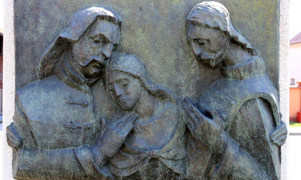 Cirkovljan: Spomenik Petru Zrinskom i Franu Krsti Frankopanu s motivom njihova zagrljaja s Katarinom Zrinskom