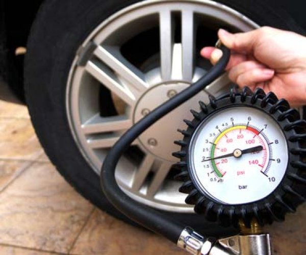 Obvezno provjerite tlak zraka u gumama i prilagodite ga svom vozilu