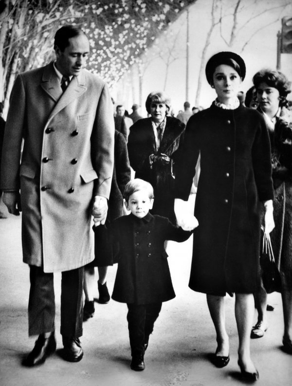 Mel Ferrer, Sean Hepburn Ferrer i Audrey Hepburn u Parizu 1963.