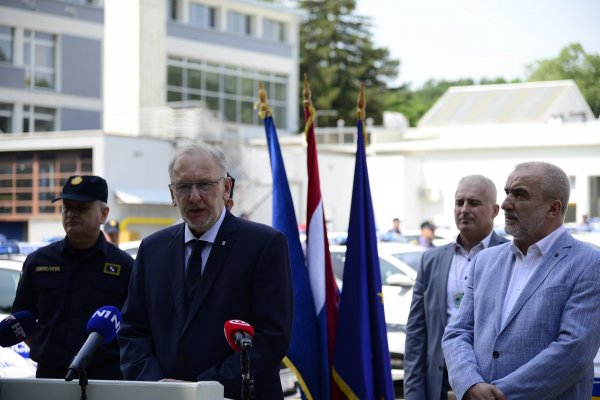 Ministar Božinović na primopredaji prvih 50 vozila s policijskim obilježjima iz kontingenta 522 vozila za policiju