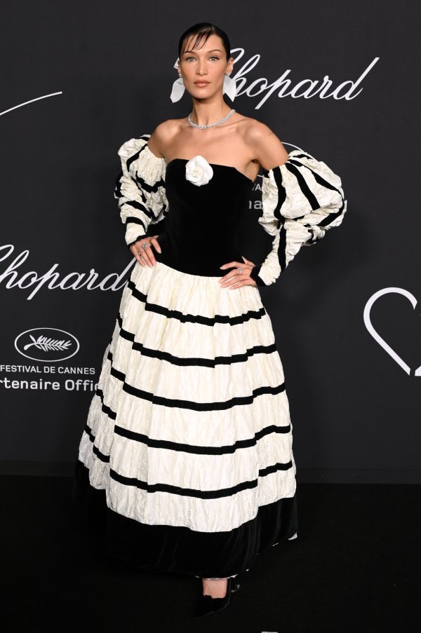 Bella Hadid u vintage Chanelovoj haljini