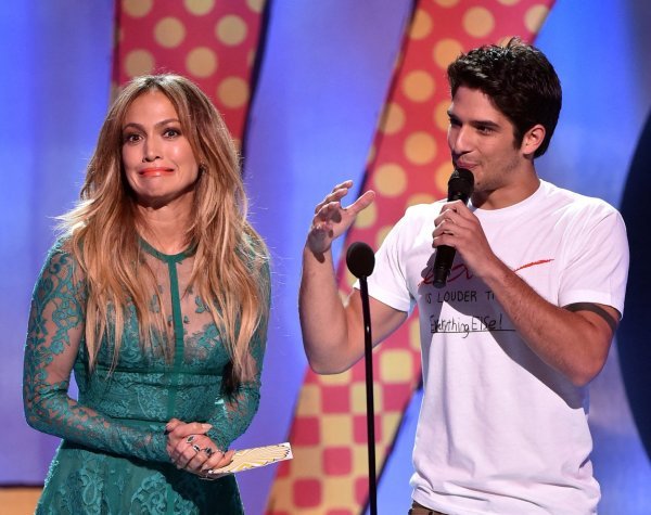 Jennifer Lopez i Tyler Posey 2014. na dodjeli Teen Choice Awards