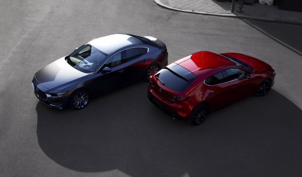 Mazda3 obitelj, Machine Gray i Soul Red Chrystal boje (2024.)