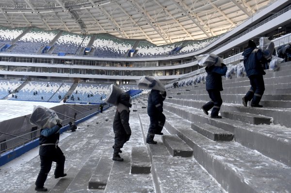 Na ruskim stadionima radilo se od jutra do mraka, s neadekvatnom zaštitnom opremom, ponekad na ekstremnoj hladnoći