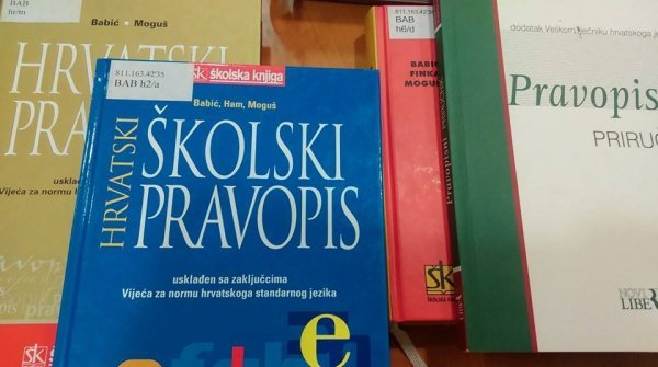 Hrvatski školski pravopis s tipfelerom na naslovnici tportal.hr